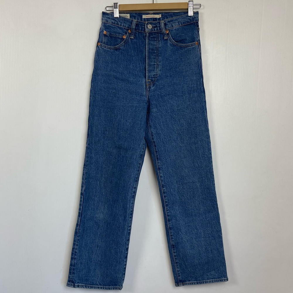 Levi’s Premium Ribcage Straight leg high wasted jeans